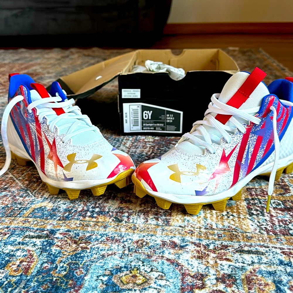 Under Armour football cleats.spotlight Fran RM JR LE 6y.